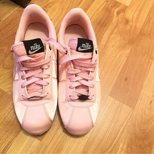 NIKE Cortez Limited Edition
Valentines 7Y/Womens 8.5-Rose pink-NEW